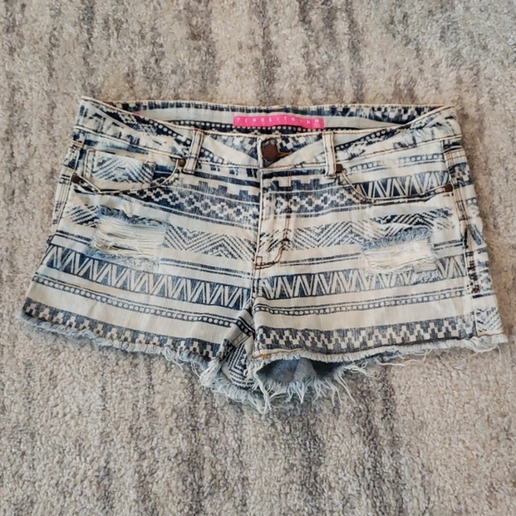 Ripped Aztec print shorts - Picture 1 of 4